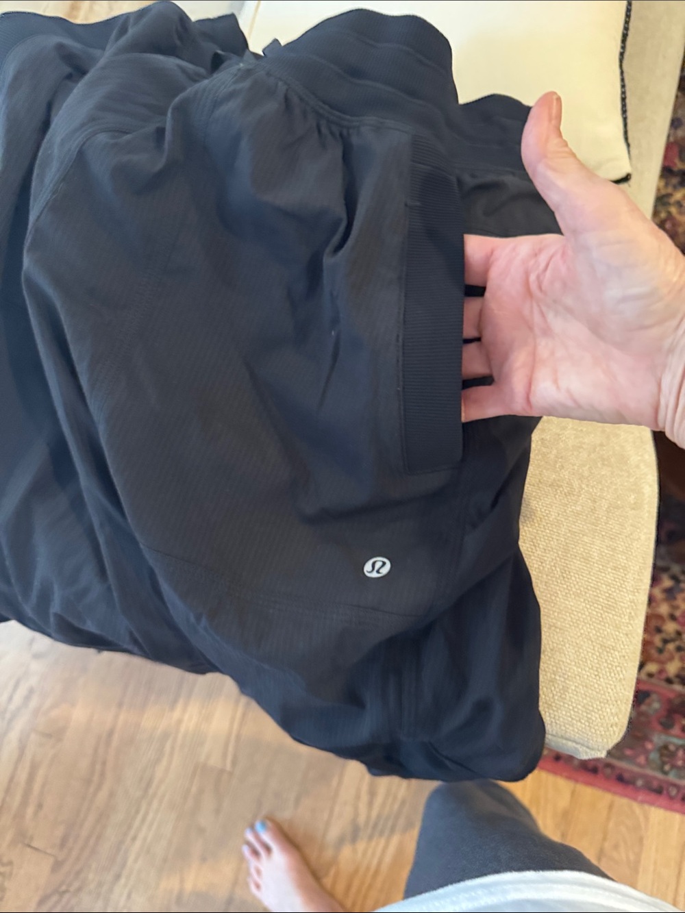 Lululemon athletica Women’s Black Cargo Joggers worn two or three times! - Picture 2 of 4